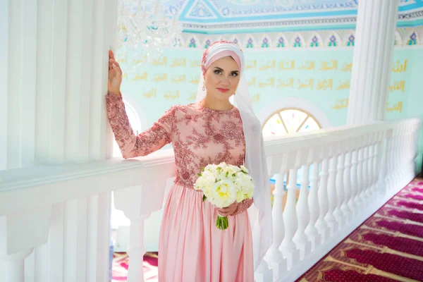 Mooie Jonge Oosterse Bruid Bereidt Zich Voor Bruiloft Moskee — Stockfoto