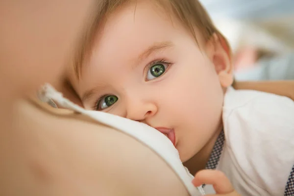 Mother Breast Feeding Her Little Boy Mom Nursing Feeding Baby — Stock Photo, Image