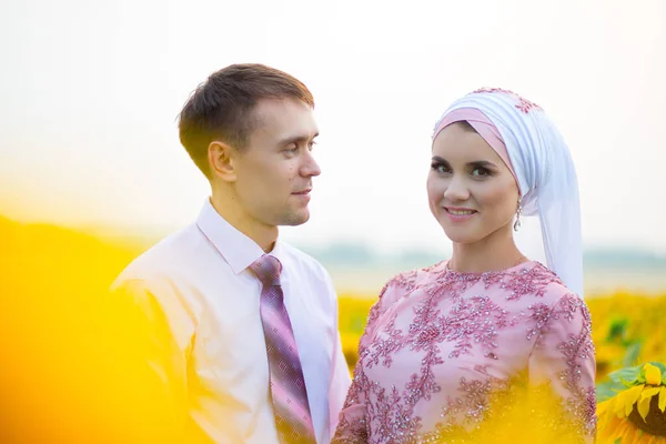 결혼식에서 신부와 신부를 이슬람교의 — 스톡 사진