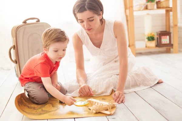 New Adventures Discoveries Young Mother Her Son Preparing Holidays — Stock Photo, Image