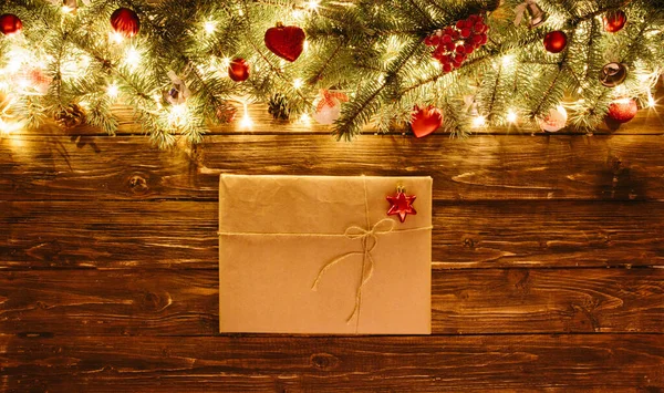 Wazig Kerst Achtergrond Met Sparren Takken Sprookjes Geschenkdoos Kerst Decoraties — Stockfoto