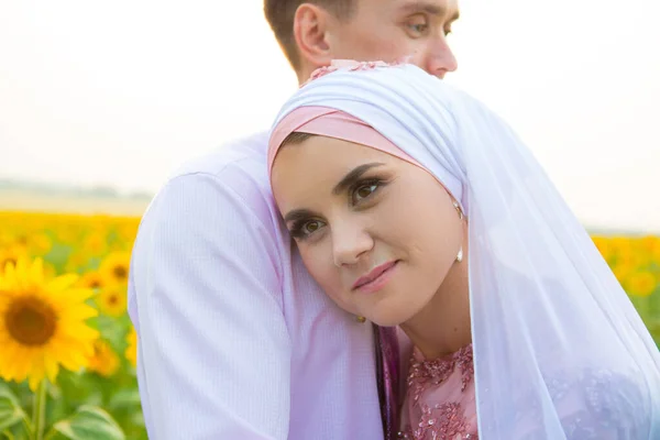 Państwo Młodzi Islamskiej Ceremonii Ślubnej Małżeństwo Muzułmańskie — Zdjęcie stockowe