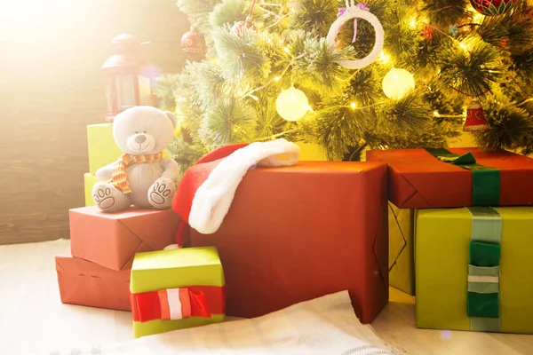 Feliz Navidad Regalos Regalos Bajo Árbol Navidad Concepto Vacaciones Invierno — Foto de Stock