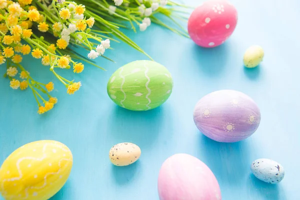 Easter Eggs Decoration Flowers Blue Wooden Table — Stock Photo, Image