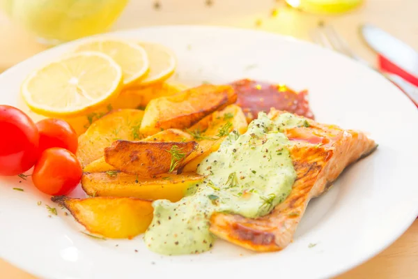 Close Sea Fish Potato Plate — Stock Photo, Image