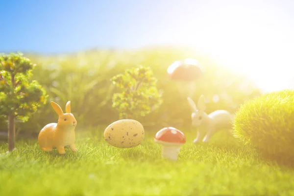 부활절 달걀과 홀리데이 자연의 개념과 Easter 초원의 — 스톡 사진