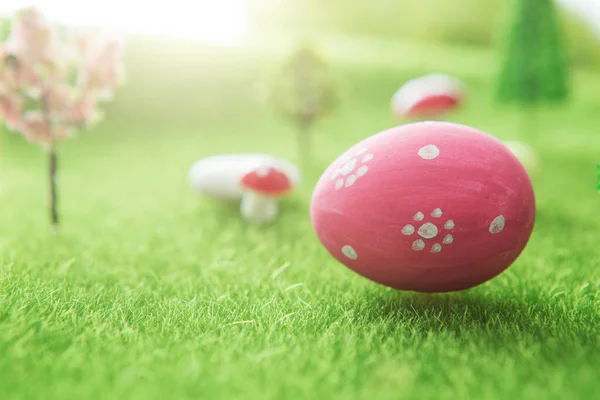 Охота Пасхальными Яйцами Розовым Цветным Яйцом Стране Снов Мире Фей — стоковое фото