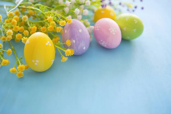 Easter Decoration Easter Eggs Flowers Blue Wooden Table Background — Stock Photo, Image