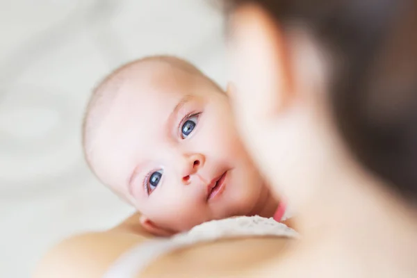 Mamá Joven Amamantando Hijo Recién Nacido Concepto Lactancia Infantil Madre —  Fotos de Stock