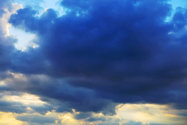 Wunderbare Gewitterwolken Hintergrund — Stockfoto