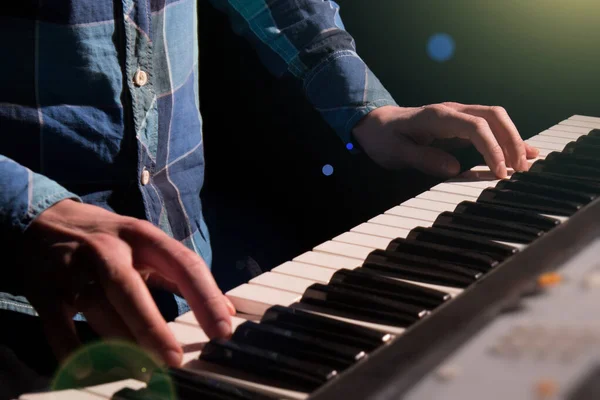 Pianista Músico Piano Instrumento Musical Tocar Piano Música Con Intérprete —  Fotos de Stock