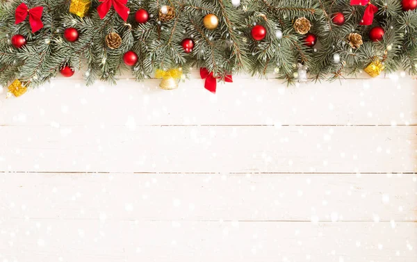 Kerst Witte Houten Achtergrond Met Dennenboom Bekijk Met Kopieerruimte Blauwe — Stockfoto