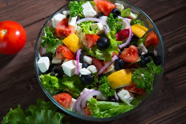 Verse Groentesalade Kom Met Verse Sla Tomaten Komkommer Bovenaanzicht — Stockfoto