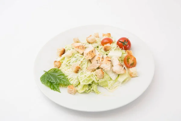 Salada Legumes Caseiro Com Frango Queijo Placa Retangular Branca Fundo — Fotografia de Stock