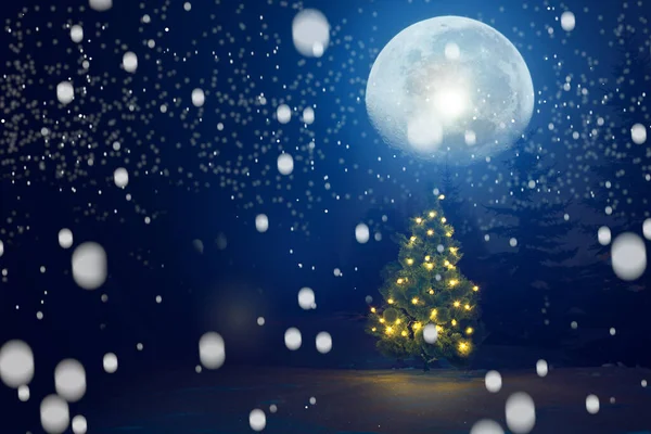 Frohe Weihnachten Frostige Winterweihnachtsnacht Magische Lichterketten Auf Schneebedecktem Hintergrund Wald — Stockfoto