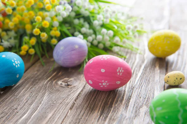 Œufs Pâques Peints Dans Des Couleurs Pastel Sur Fond Bois — Photo