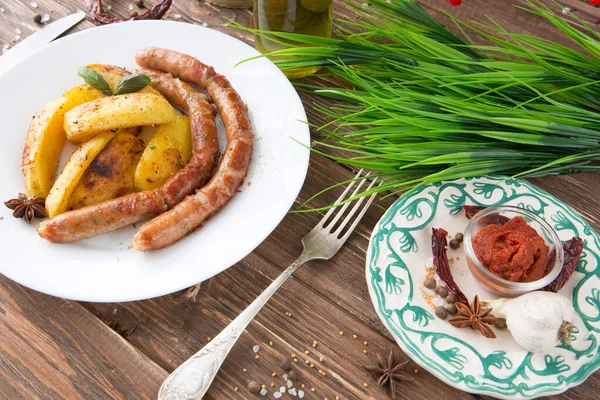 Embutidos Con Patatas Chucrut Panes —  Fotos de Stock