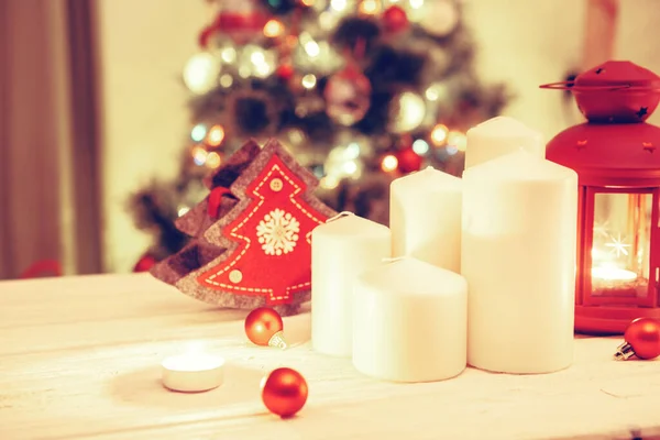 Feliz Navidad Fondo Navidad Con Velas Blancas Adornos Coloridos Luces — Foto de Stock