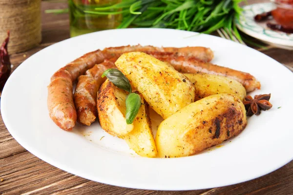 Embutidos Con Patatas Chucrut Panes —  Fotos de Stock