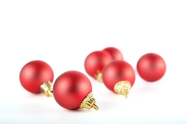 Groep Van Rode Kerstballen Geïsoleerd Witte Achtergrond — Stockfoto