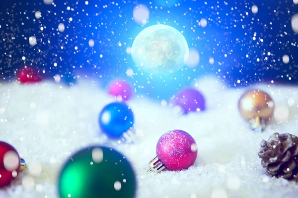 Fundo Natal Com Bolas Natal Neve Sobre Abeto Céu Noturno — Fotografia de Stock