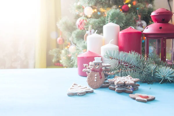 Deliciosas Galletas Vainilla Con Decoración Festiva Sobre Árbol Navidad — Foto de Stock