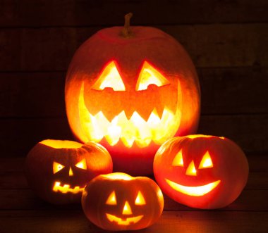 Arka planda Jack O 'Lantern var, kapatın.