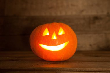 Arka planda Jack O Lantern, kapat