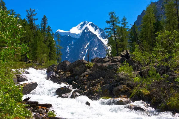 Montañas Río Sobre Fondo Naturaleza —  Fotos de Stock