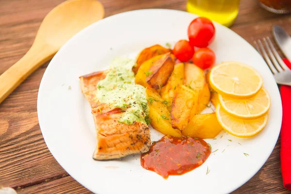 Close Sea Fish Potato Plate — Stock Photo, Image