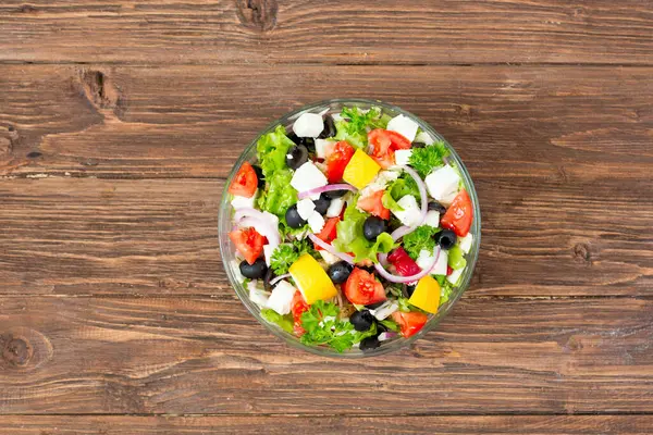 Verse Groentesalade Kom Met Verse Sla Tomaten Komkommer Bovenaanzicht — Stockfoto