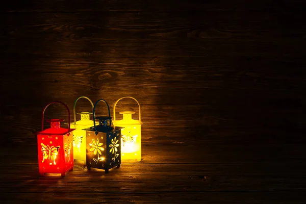 Vintage Lantaarn Met Een Kaars Een Vintage Houten Achtergrond — Stockfoto