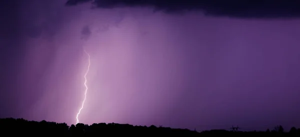 Enormes Relâmpagos Garfo Trovão Durante Forte Tempestade Verão Tempestade Nocturna — Fotografia de Stock