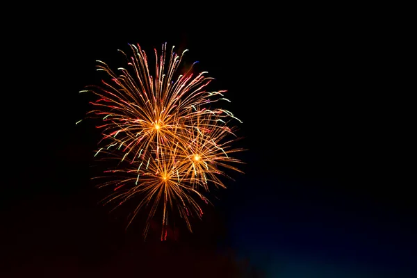 Gyönyörű Színes Ünnep Tűzijáték Fekete Háttér Hosszú Expozíció — Stock Fotó