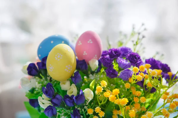 Színes Díszített Húsvéti Tojás Fehér Háttér Boldog Húsvétot — Stock Fotó