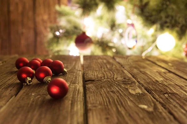 Goup Van Kleurrijke Kerstballen Houten Tafel Kerstversiering Houten Ondergrond — Stockfoto