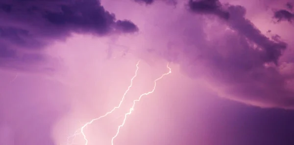 Nuvens Trovões Relâmpagos Tempestade Céu Escuro Nublado — Fotografia de Stock