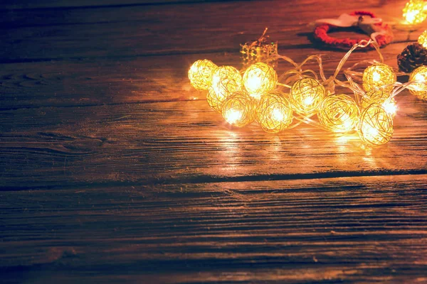 Vánoční Světla Dřevěném Stole Pro Použití Jako Pozadí Nebo Textura — Stock fotografie