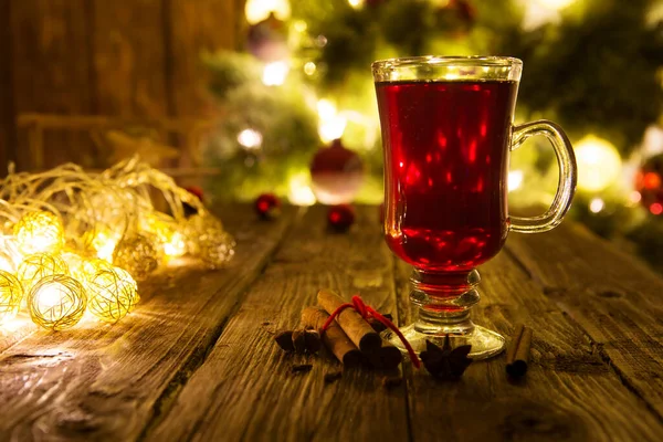 Natal Mulled Vinho Desfocado Árvore Natal Fundo — Fotografia de Stock