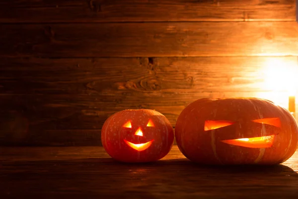 Duas Abóboras Com Vela Sobre Fundo Madeira Fundo Abóbora Halloween — Fotografia de Stock