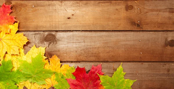Осенние Листья Деревянном Фоне Копировальным Пространством Рамка — стоковое фото