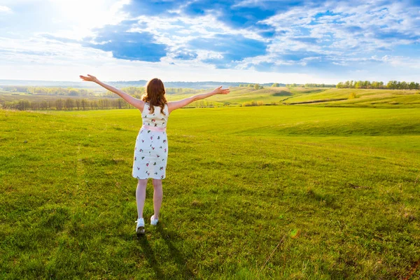 Free Happy Woman Enjoying Nature Beauty Girl Outdoor — Stock Photo, Image