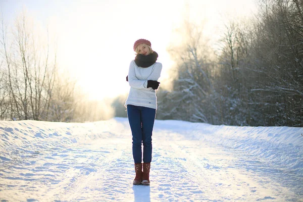 Jeune Femme Profiter Hiver — Photo