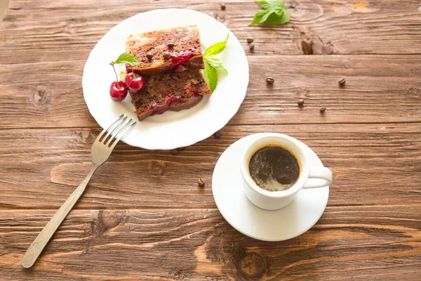 Skiva Läcker Hemlagad Paj Och Kopp Kaffe Bordet — Stockfoto