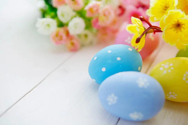 Ouă Paște Decorate Colorate Fundal Din Lemn Alb Happy Easter — Fotografie, imagine de stoc