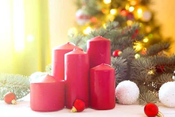 Счастливого Рождества Красное Пришествие Цветок Расположение Горящими Свечами Фоне Рождественского — стоковое фото