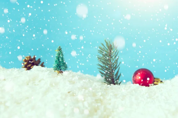 Noel Tatili Köknar Ağacının Üstünde Kar Tepecikleri Makro — Stok fotoğraf