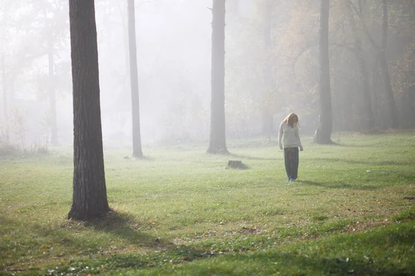 Woman Walking Foggy Forest Autumn — Stock Photo, Image