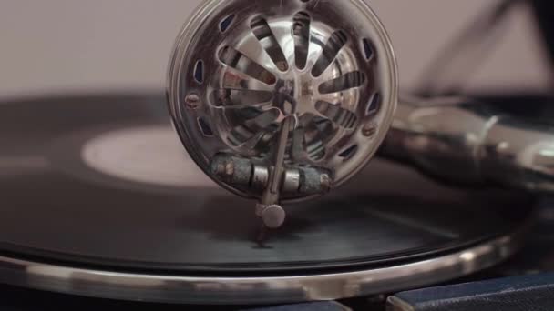 Close-up shot of a retro turntable — Stock Video