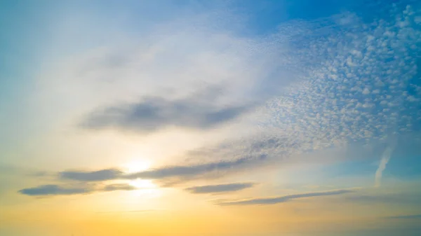 Schöner Strukturierter Himmel Mit Wolken Bei Sonnenuntergang Natur — Stockfoto